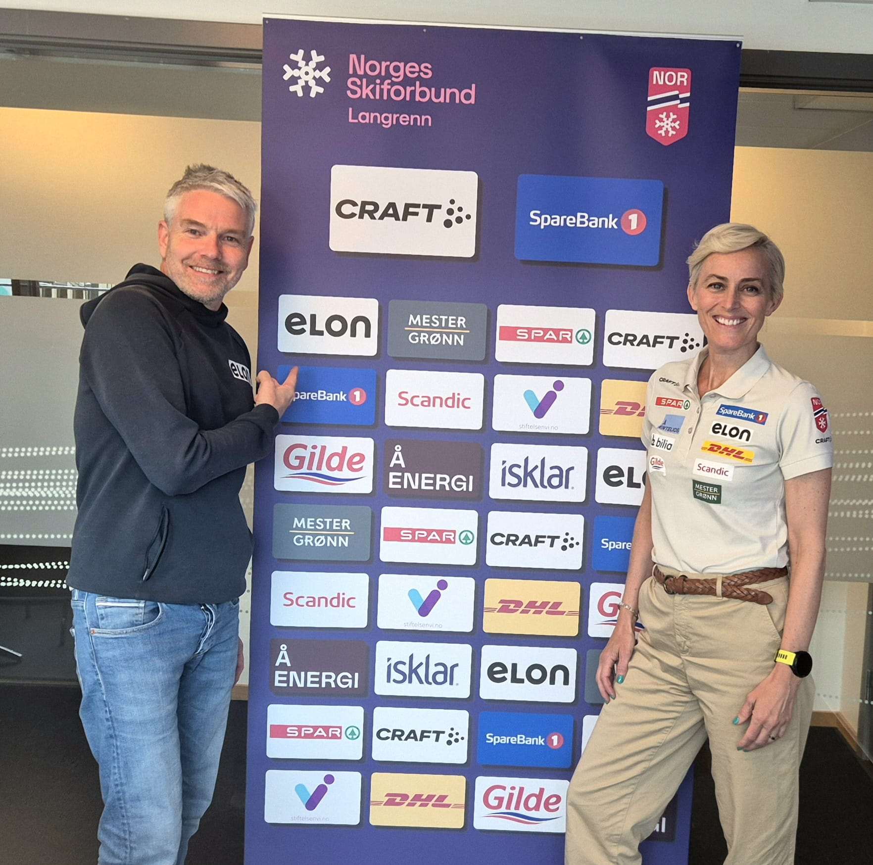 Elon styrker samarbeidet med Skiforbundet langrenn, her med Hans-Eric Schultz, adm.direktør Elon Norge og Cathrine Instebø, daglig leder Skiforbundet langrenn.